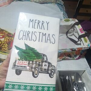 JTEC NWT GUEST MERRY CHRISTMAS GREEN TREE TRUCK 200 COUNT NAPKINS